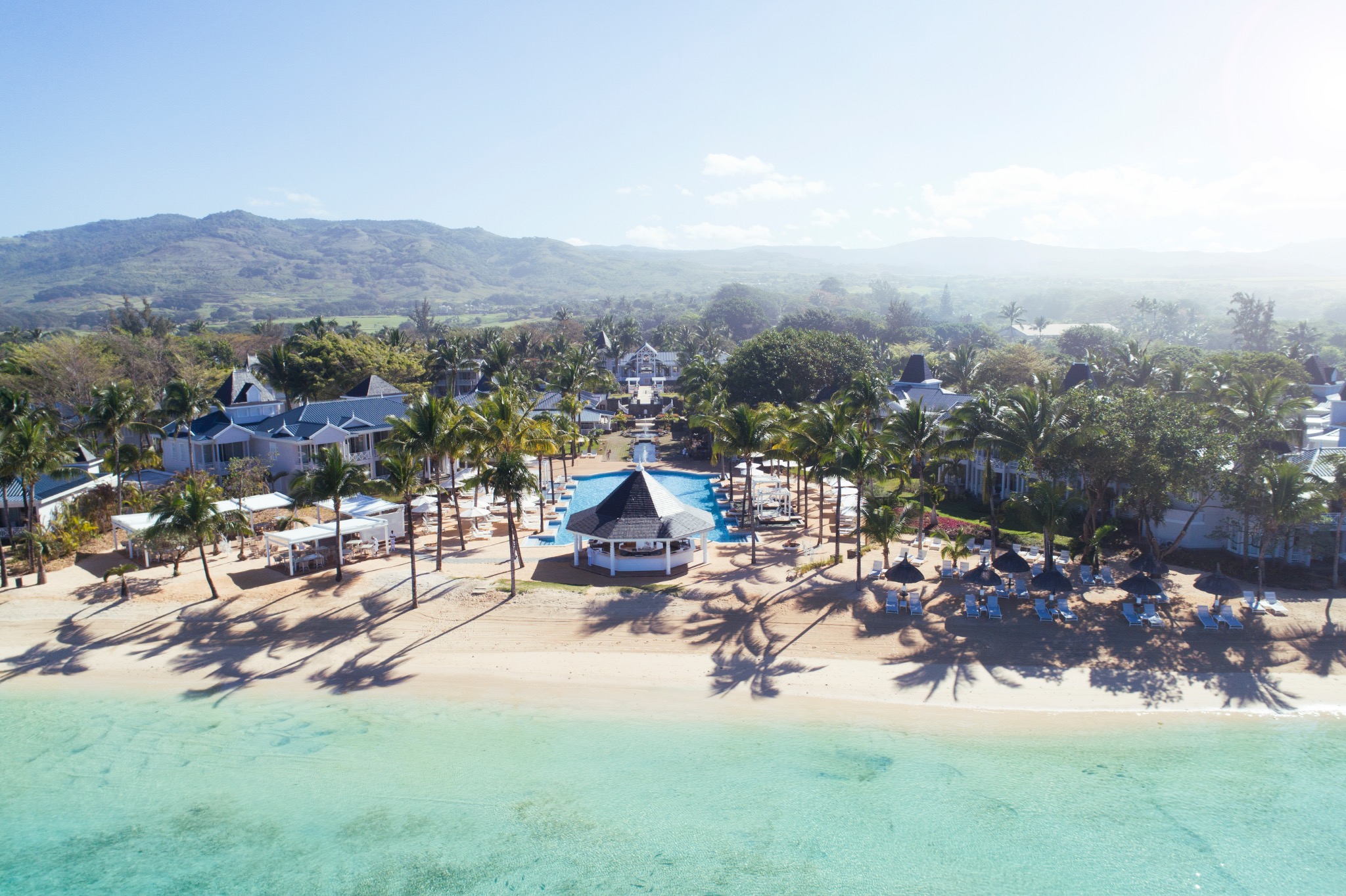 Heritage Le Telfair mit Strand, Pool und Palmengarten aus der Luft