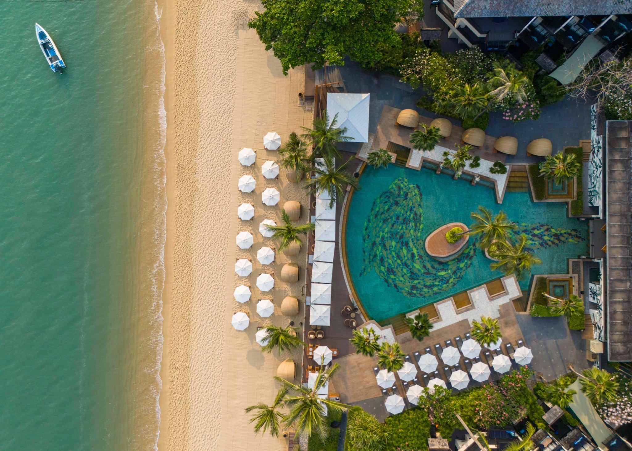 Anantara Bophut – Strand und Pool aus der Luft