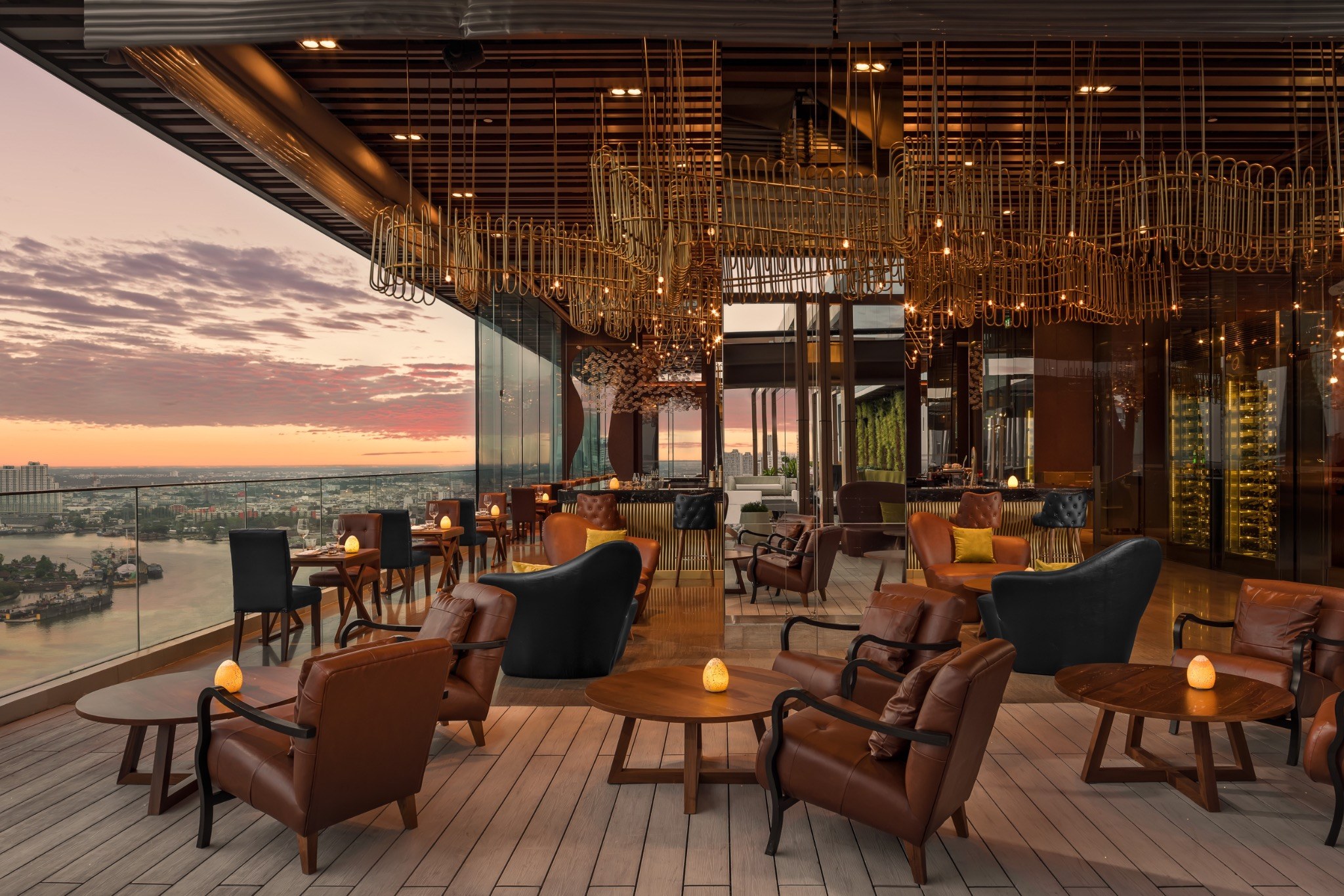 Avani+ Riverside Bangkok – SEEN Bar