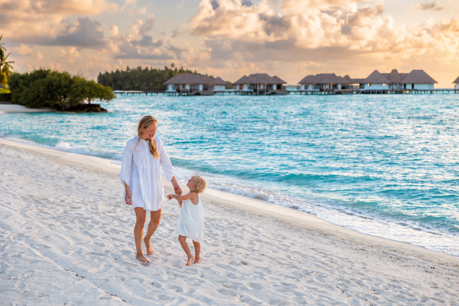 Sophie und ihre Tochter am Strand